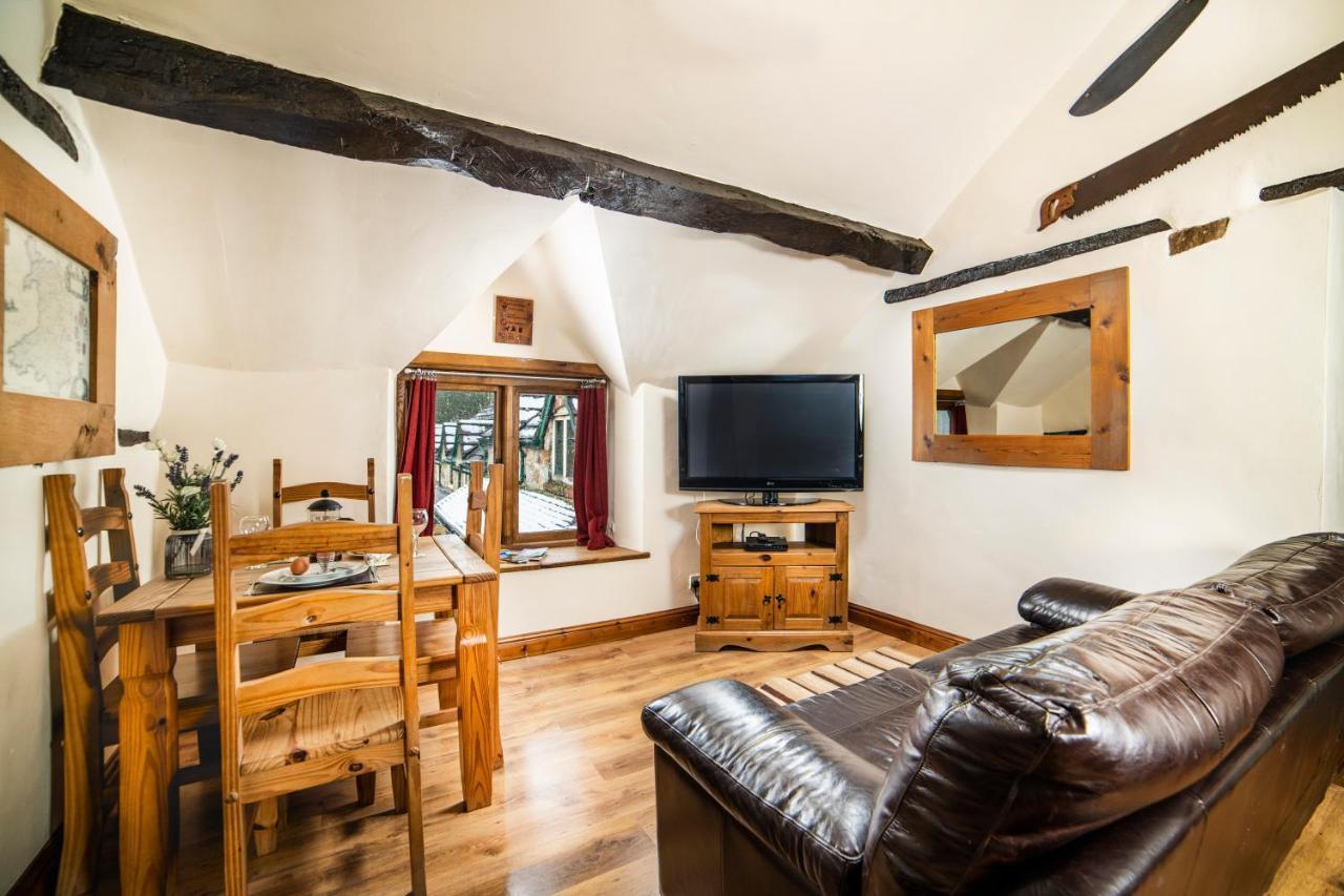 Nant Ucha Farm Villa Acrefair Exterior photo