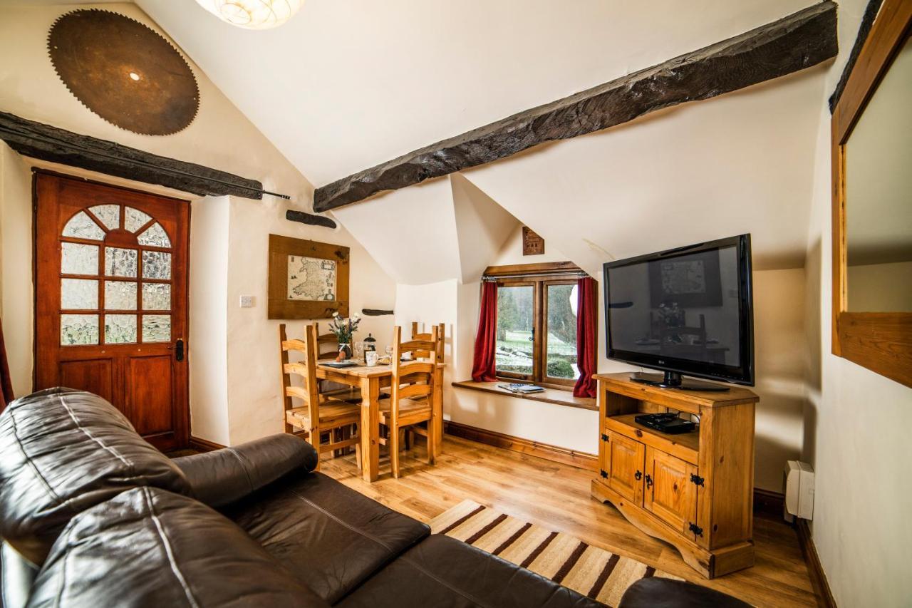 Nant Ucha Farm Villa Acrefair Exterior photo